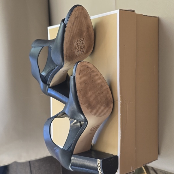 Michael Kors leather black  shoes, size 7.5M, pre-owned - Picture 6 of 10